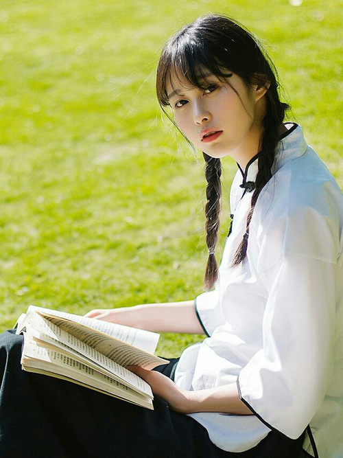 特写视角：欧冠球员的日常训练和场外生活，欧冠球员工资排行榜