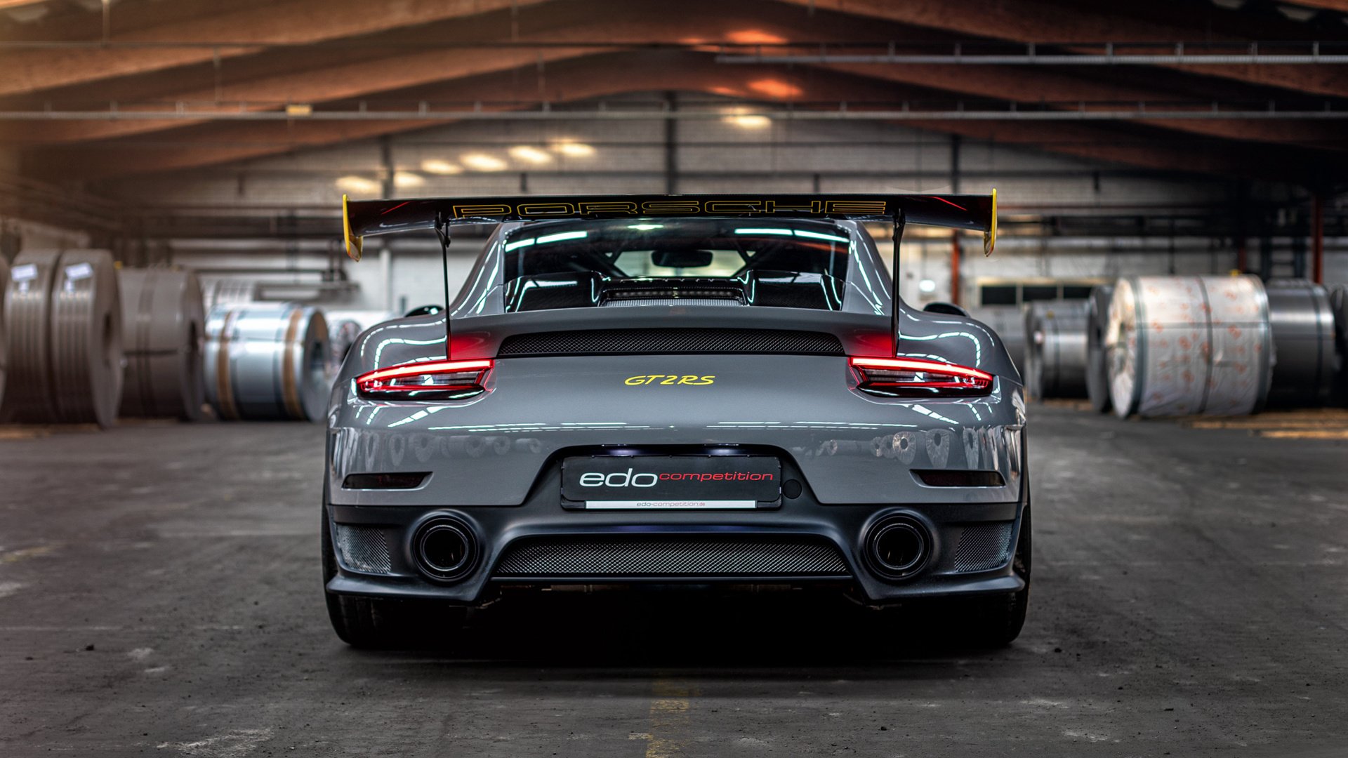 瑞士骑手马丁·福克斯荣获2024年最佳障碍赛骑手奖,表彰其卓越表现。