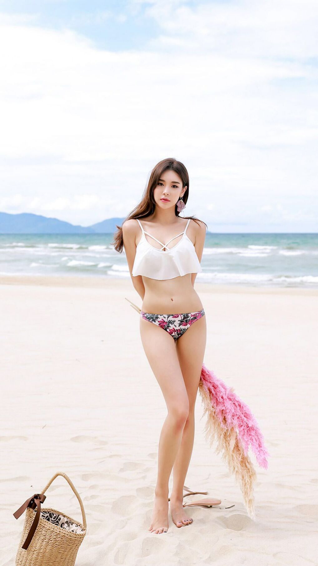 勇士压哨战胜快船，东部决赛中库里连续抢断建功，勇士对快船库里半场压哨